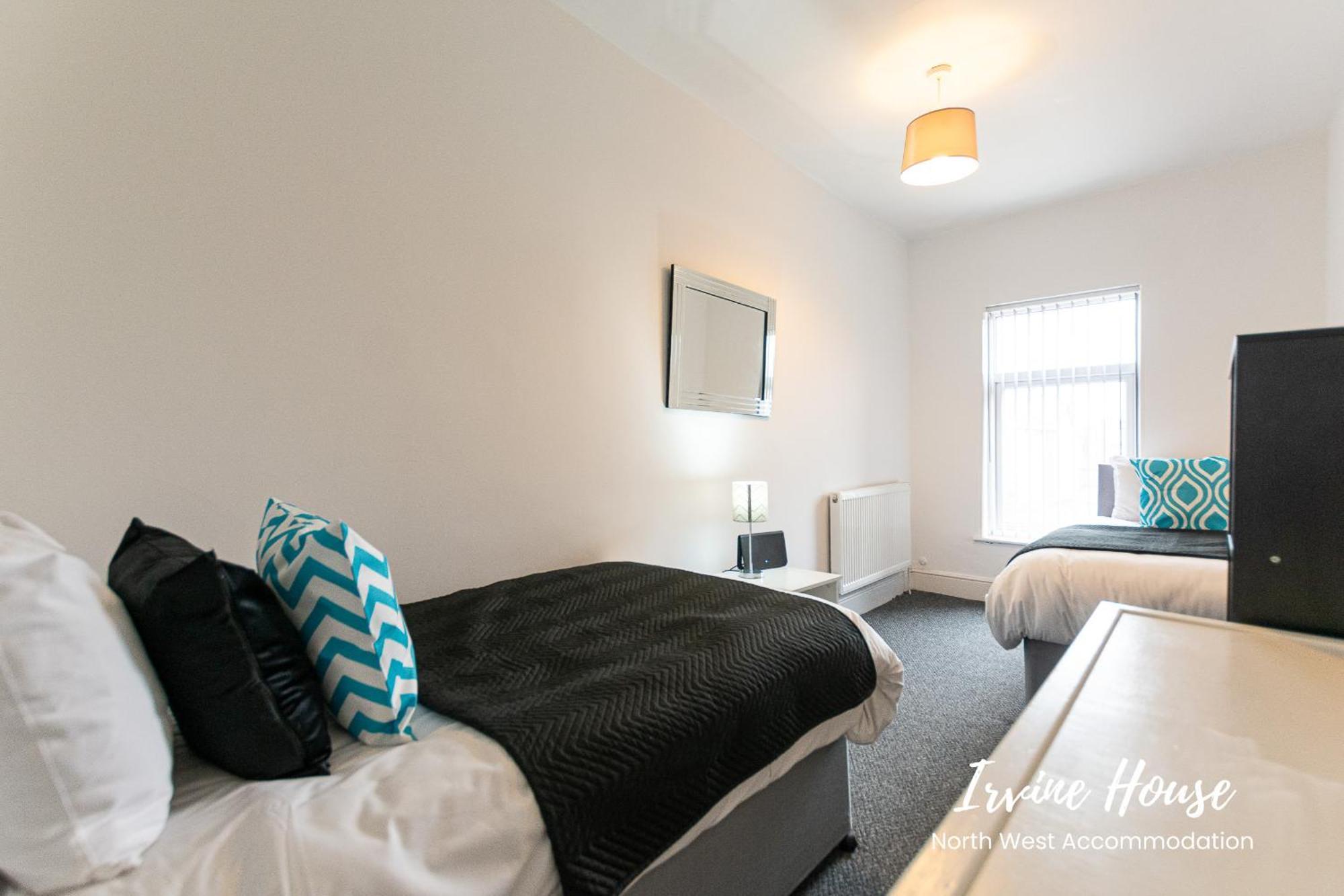 Irvine Contractor Accommodation Лий Екстериор снимка
