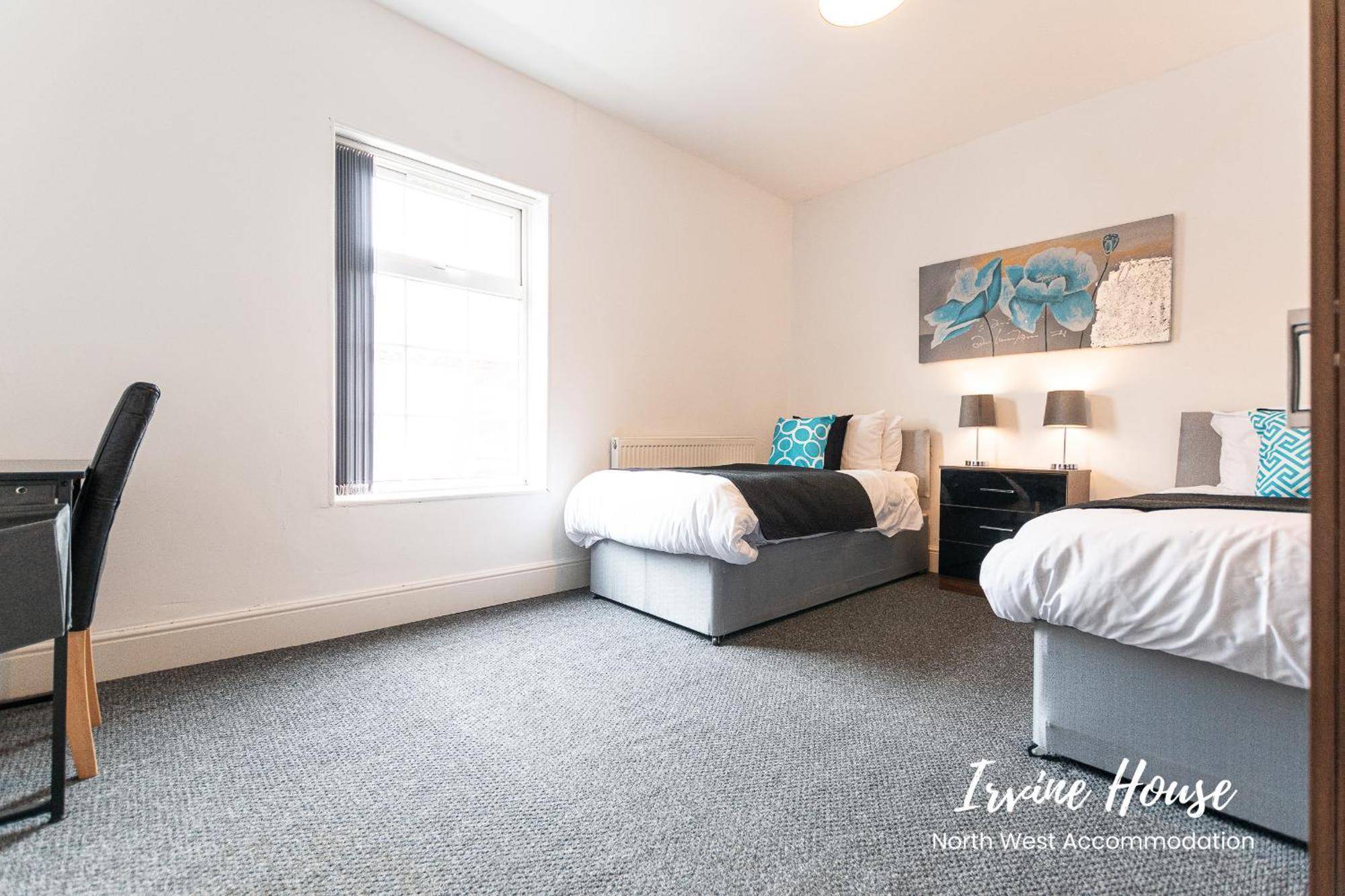 Irvine Contractor Accommodation Лий Екстериор снимка
